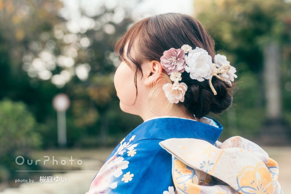 「娘の晴れ姿」青の振り袖が鮮やかで素敵！成人式の前撮り写真の撮影