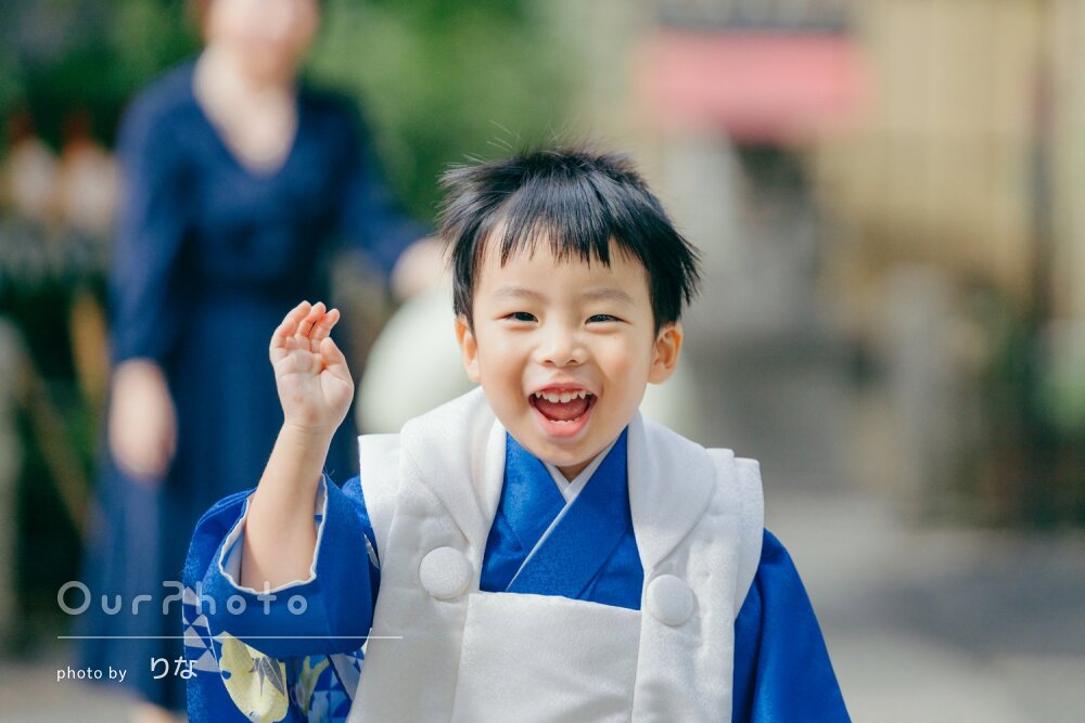 「自然な笑顔の写真で嬉しい」青い着物が映える！楽しさ伝わる七五三撮影