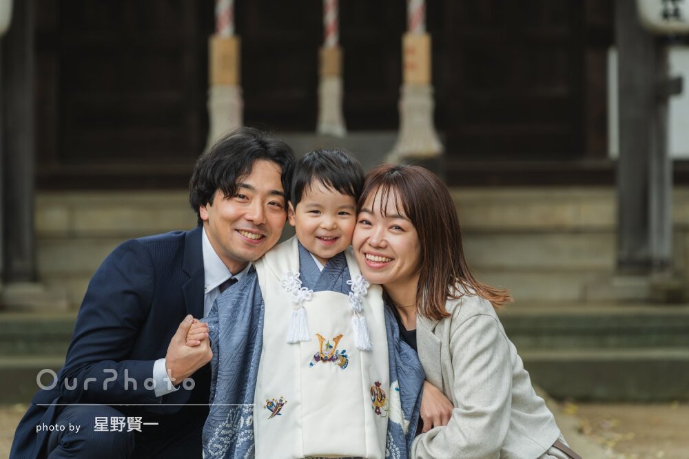 「雰囲気がしっかり伝わって」被布姿で元気いっぱいな男の子の七五三撮影