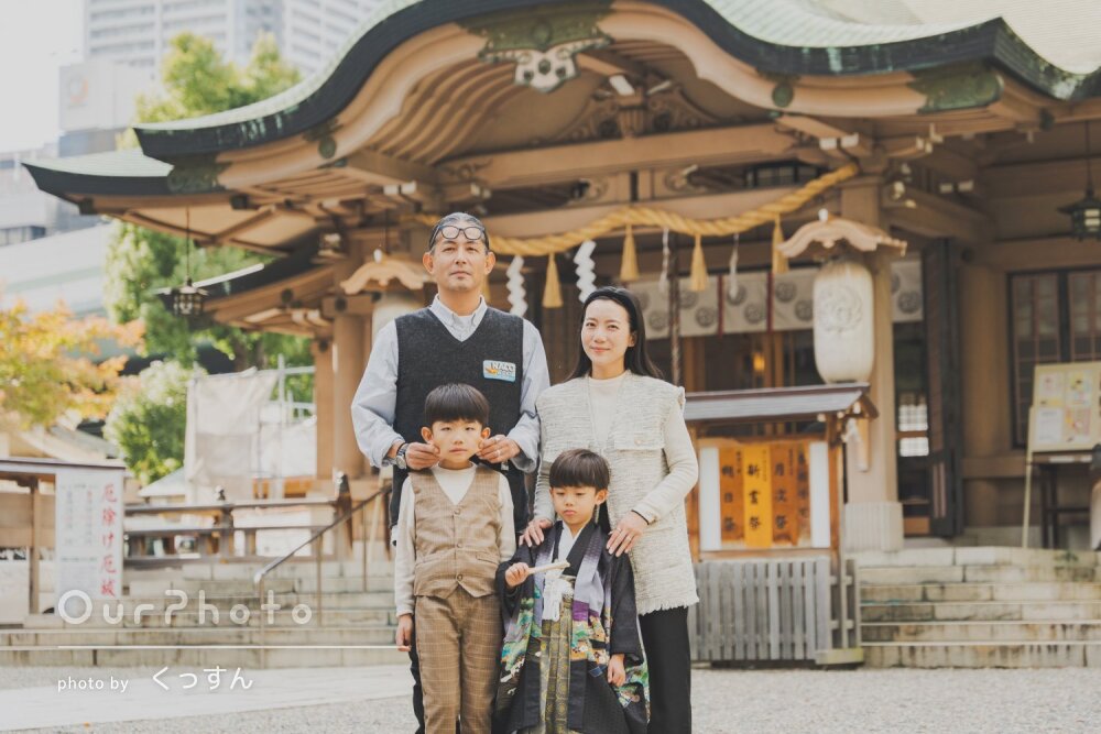 「自然体に撮って」晴れ着姿がカッコイイ！社殿を背に男の子の七五三撮影