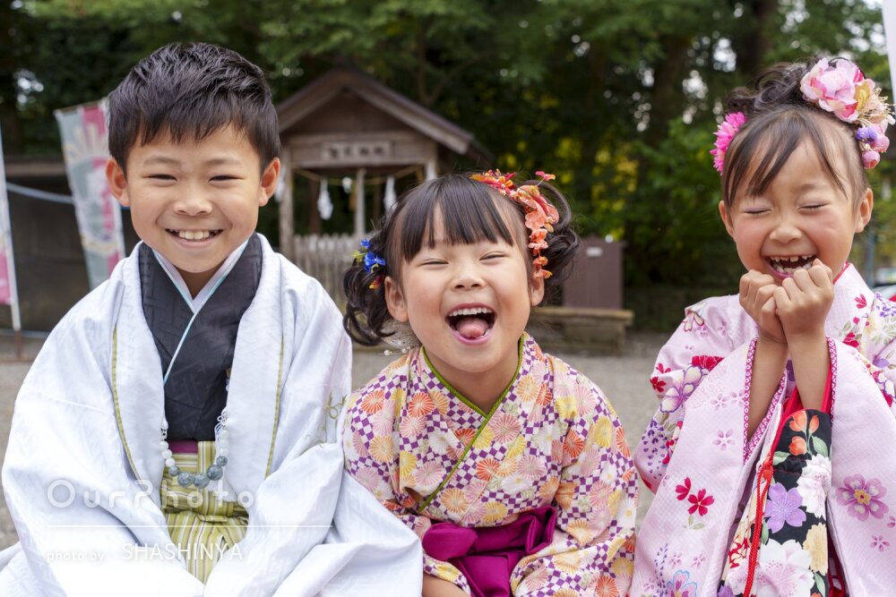 「いつも通りの表情」3人揃ってあふれる笑顔が可愛らしい！七五三の撮影