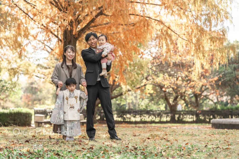 「普段通りの自然な表情」紅葉を背に3歳らしい可愛い姿を残す七五三撮影