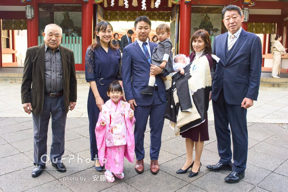 「家族みんなの記念に」晴れ着姿で可愛い女の子の七五三とお宮参りの撮影