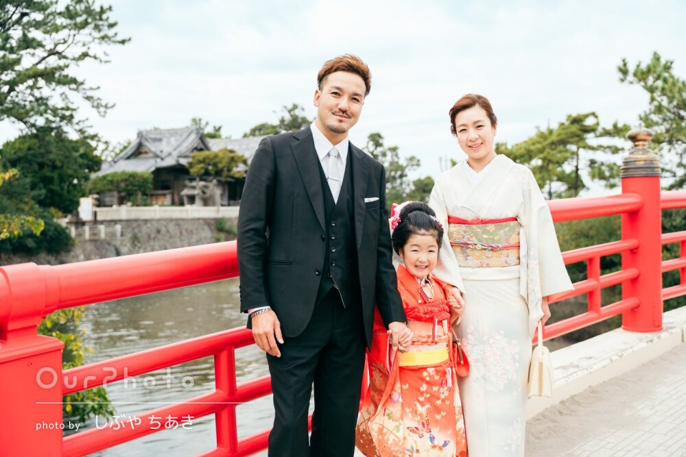 「皆が笑顔で素敵な写真」赤い晴れ着姿が映える！三世代で七五三の撮影