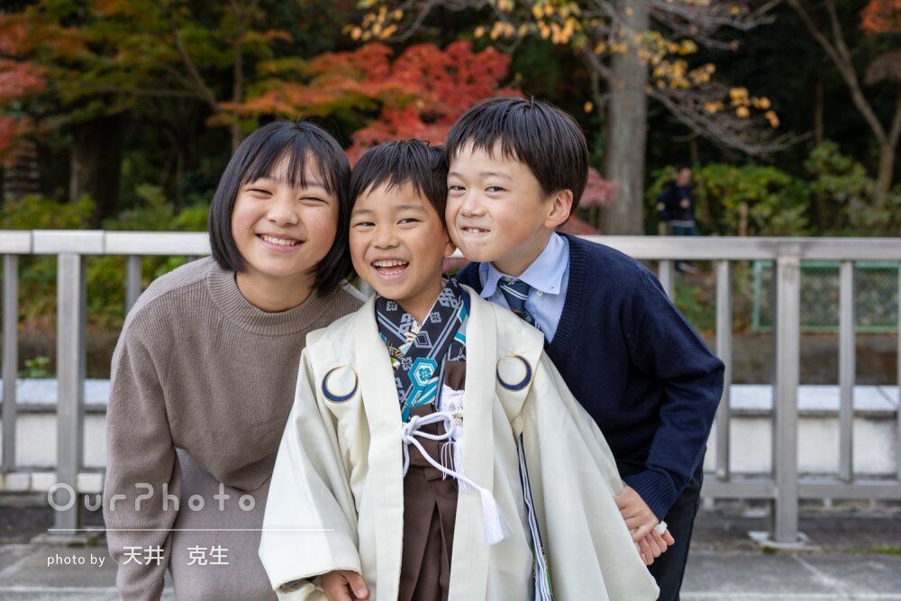 「リラックスして笑顔も多く」おしゃれな色合いの羽織袴で七五三の撮影