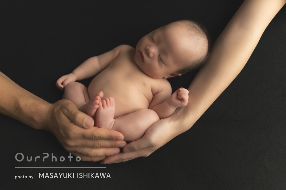 「大人っぽくとても素敵」自宅で温もりを感じるニューボーンフォトの撮影