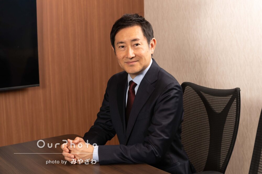 「適格なアドバイス」スーツ姿がビシッと決まって素敵な法人写真の撮影