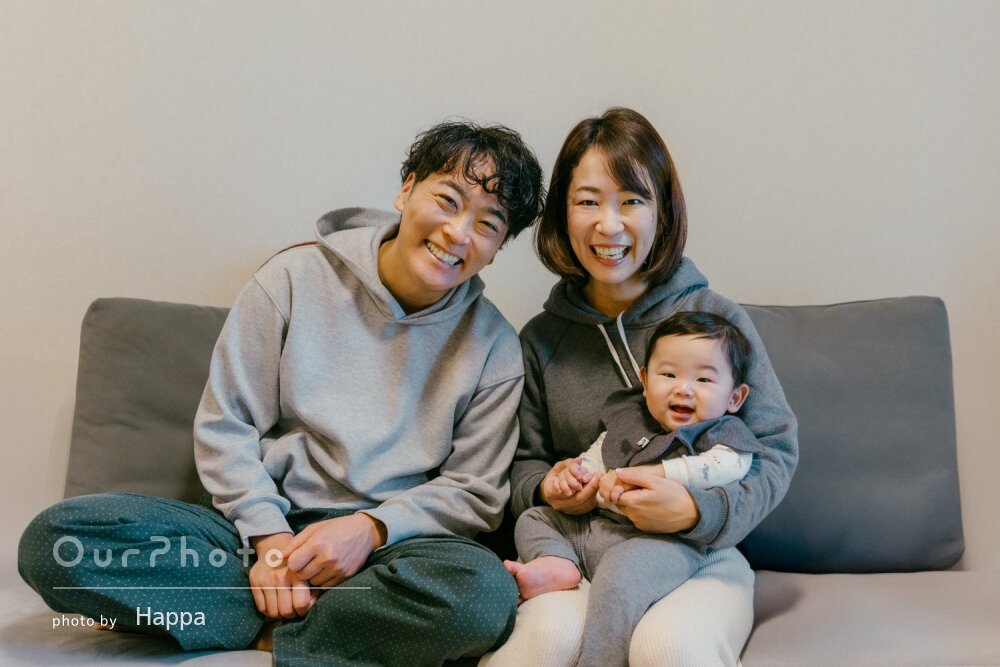 「息子も終始ご機嫌」自宅で過ごす尊くて愛しい時間！家族写真の撮影