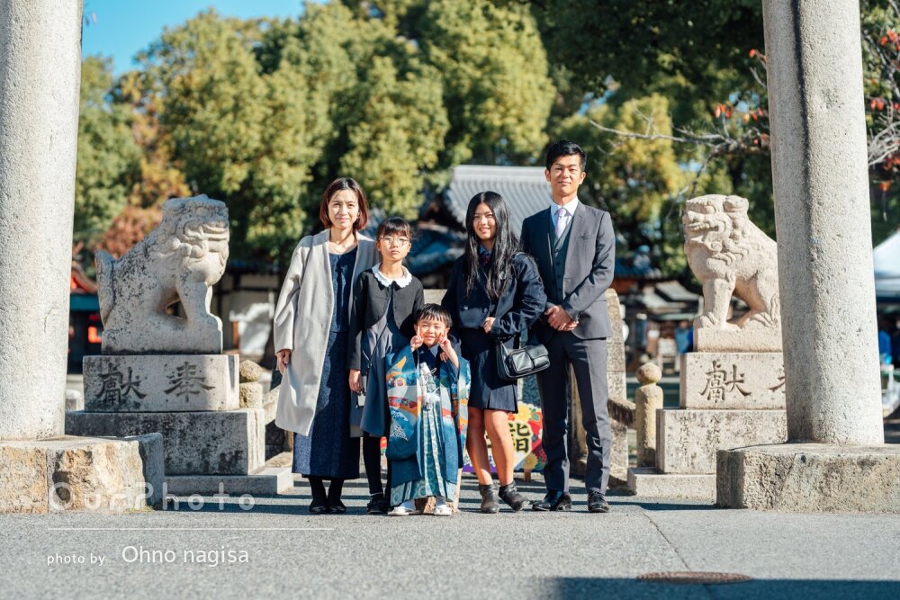 「照れながらも楽しんで」家族みんなで楽しそうな記念になる七五三の撮影