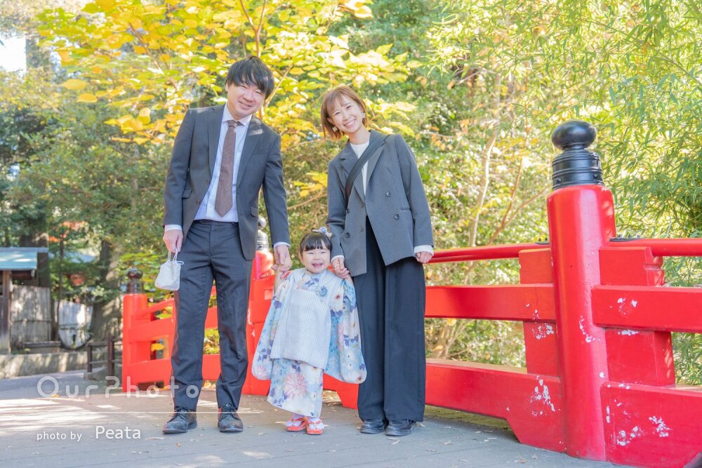 「すぐに緊張も解け終始笑顔」淡い色合いの着物で可愛く七五三の撮影