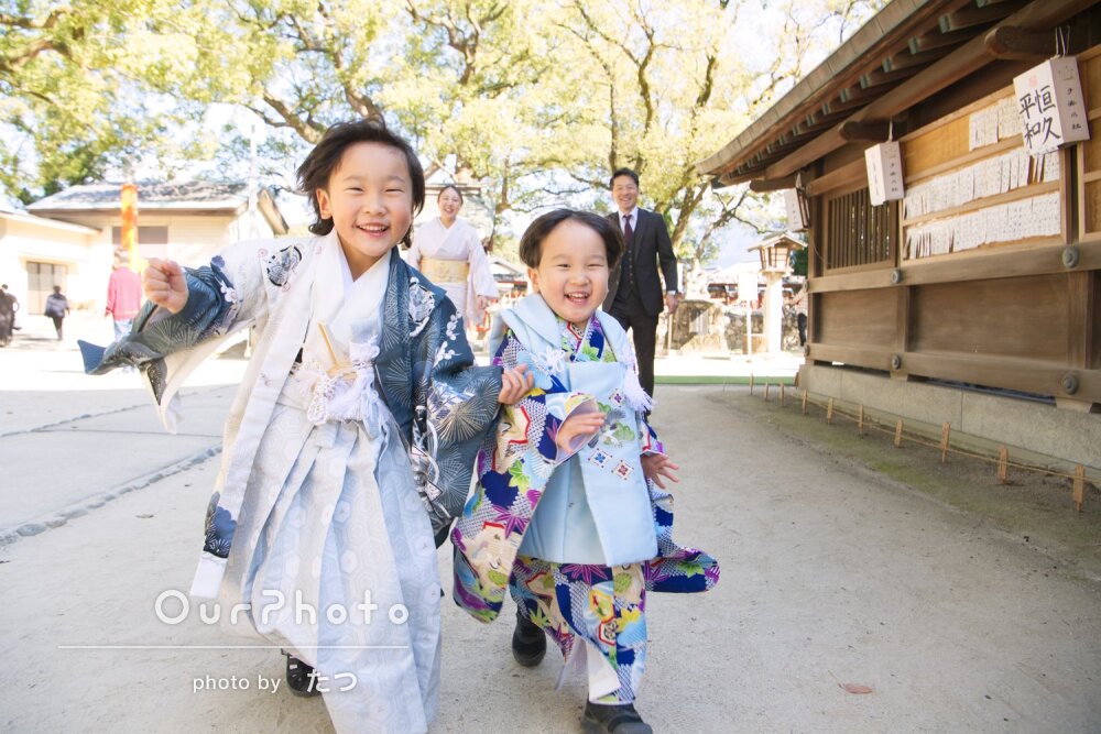 兄弟揃って元気で明るい様子が伝わる！自然な笑顔が可愛い七五三の撮影