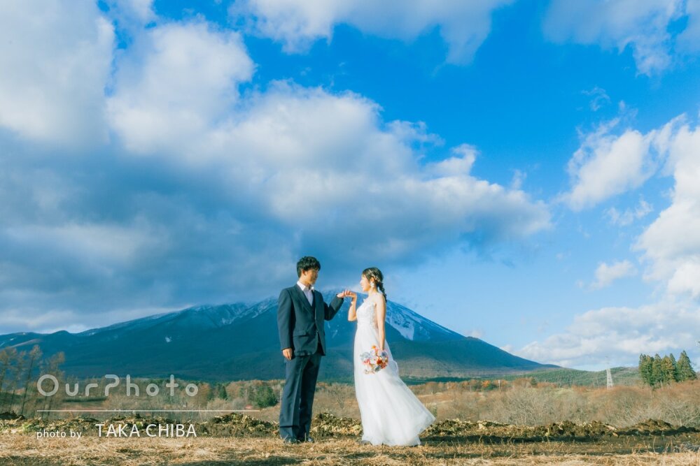 「旅行の素敵な思い出」雄大な自然を背景にウエディング前撮り写真の撮影