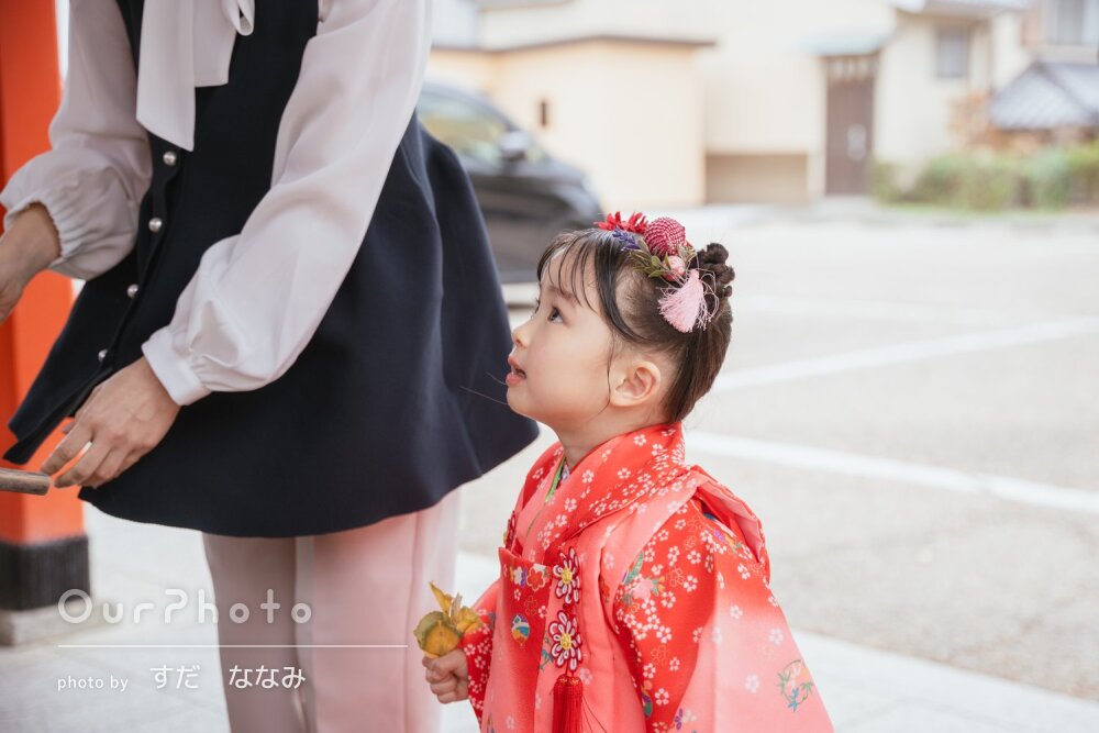 「そっと見守るように撮影して頂けた」赤い被布が可愛い3歳七五三の撮影