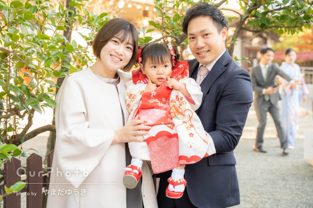 「大満足」愛らしい和装の女の子！祖父母と神社で表情豊かな七五三の撮影