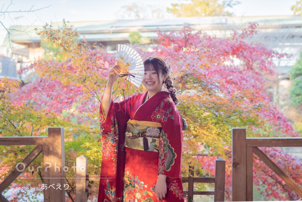 「あたたかい写真」美しい紅葉に映える振袖姿！オシャレな成人式の撮影