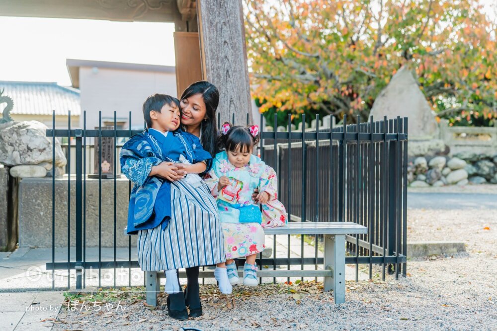 機嫌が悪いのも思い出！和装姿の5歳男の子と3歳女の子の七五三の撮影