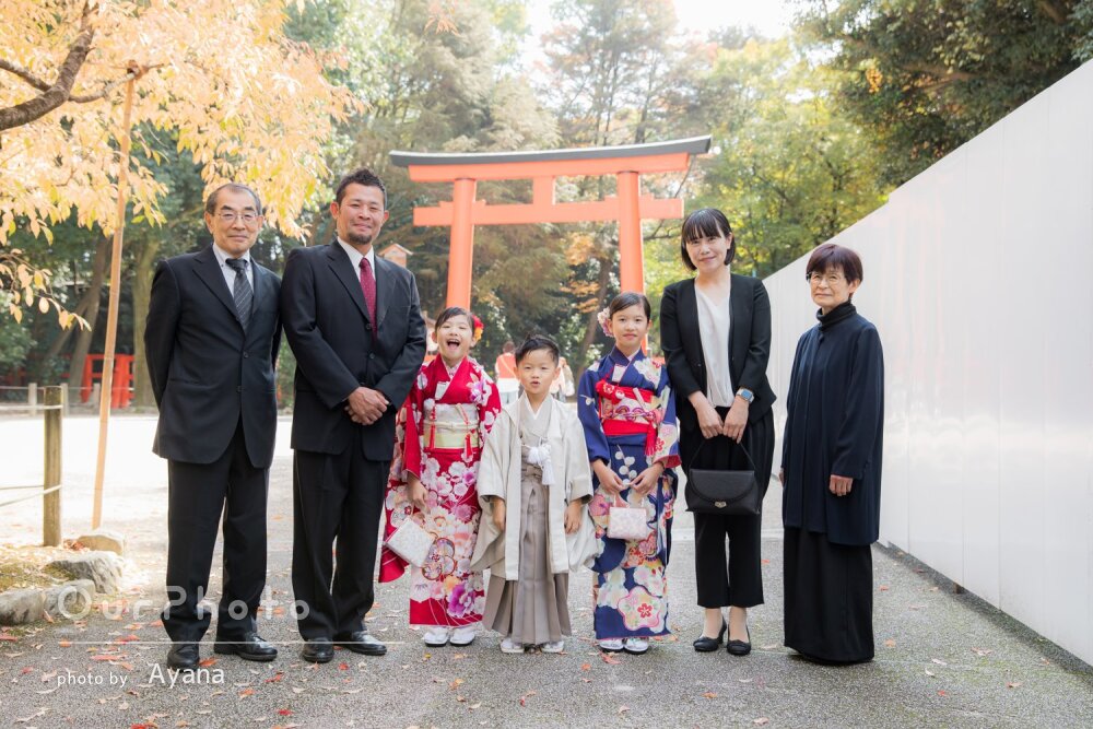 「終始たのしく」華やかな和装の姉弟！神社で祖父母も一緒に七五三の撮影