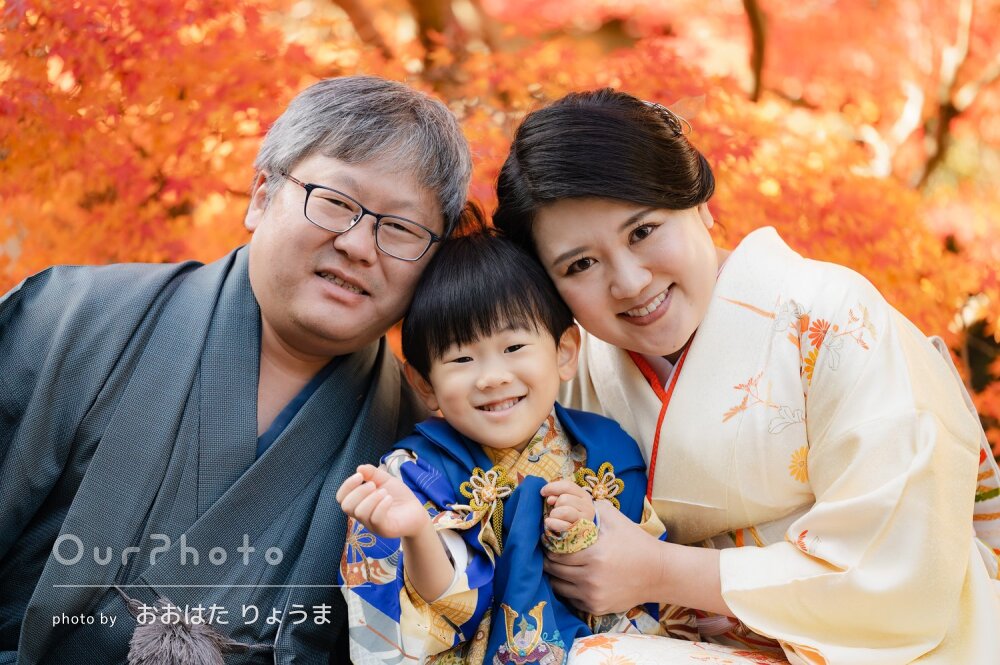 「最高の一瞬を写真にして」紅葉に映える和装！3歳男の子の七五三の撮影