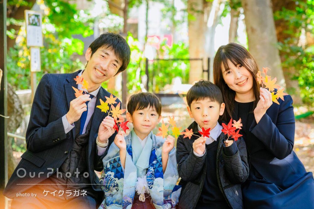「自然な表情やお澄ましした表情」色合いも美しい男の子の七五三の撮影