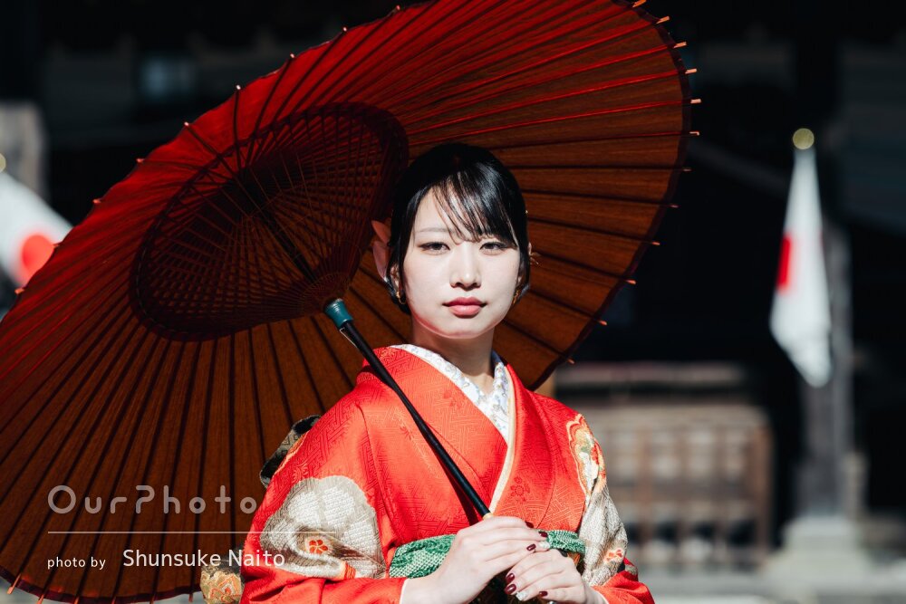 「自然と笑顔になって」華やかな赤色の振袖姿で成人式の前撮り撮影