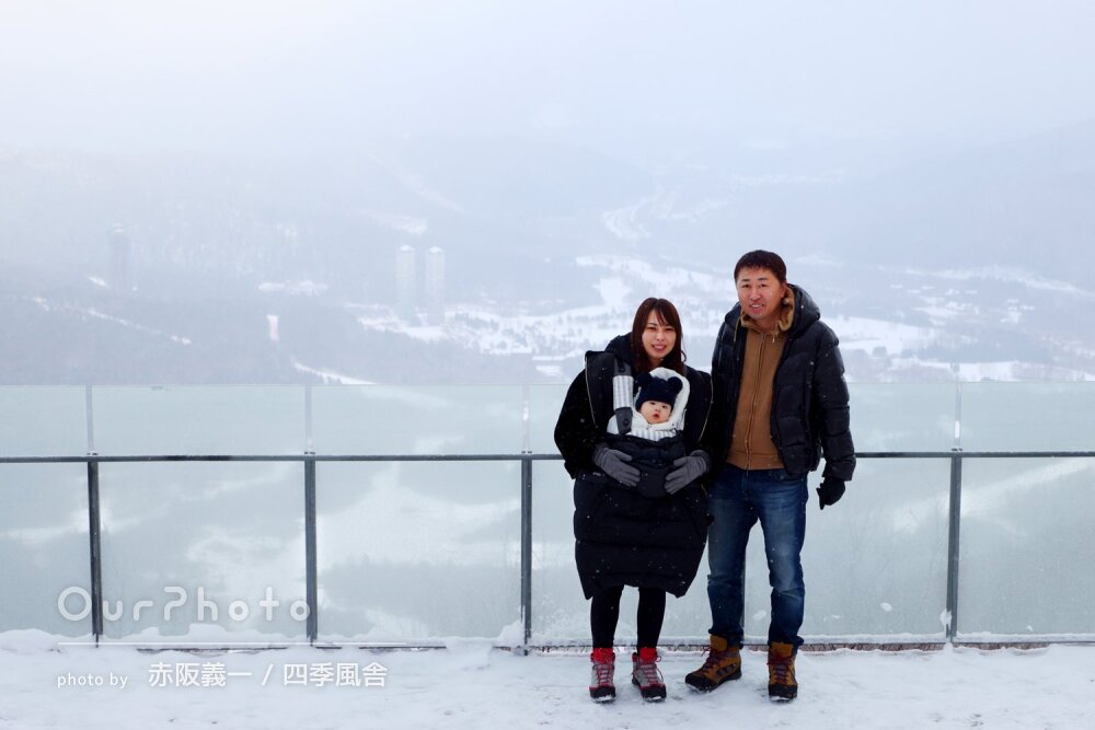 「いい笑顔の素敵な写真」一面の銀世界！美しい雪景色の中で旅行写真撮影