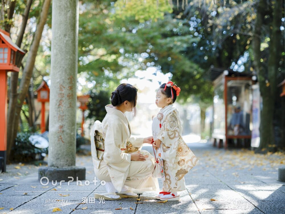「とても素敵」表情豊かな和装の母娘！神社で女の子の七五三の撮影
