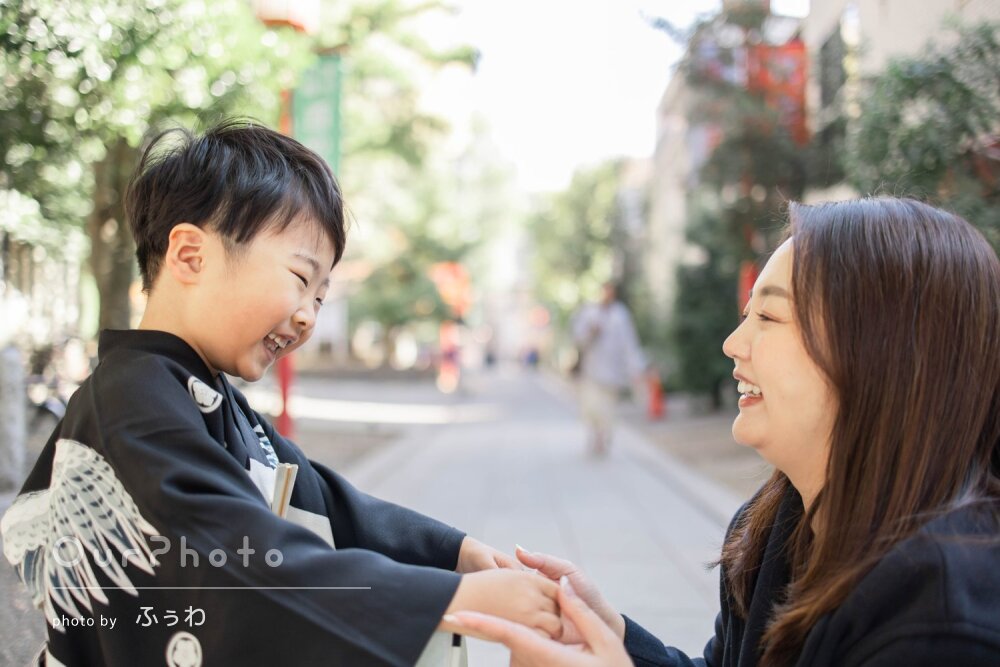 「笑顔弾ける息子が沢山」黒の羽織袴がシックでかっこいい！七五三の撮影