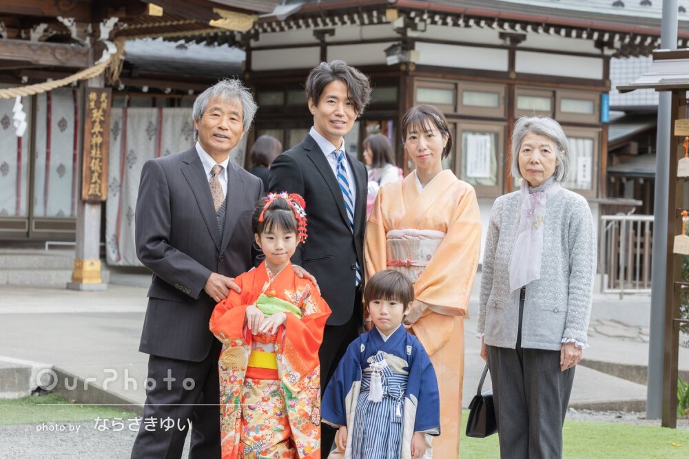 「自然な表情を撮って」晴れ着姿が可愛い！姉弟一緒に仲良し七五三の撮影