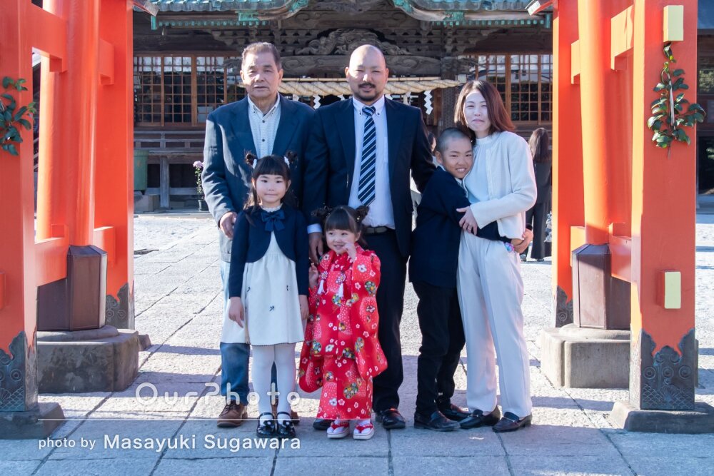 「とても素敵」色鮮やかな晴れ着姿が映えて可愛い女の子の七五三の撮影