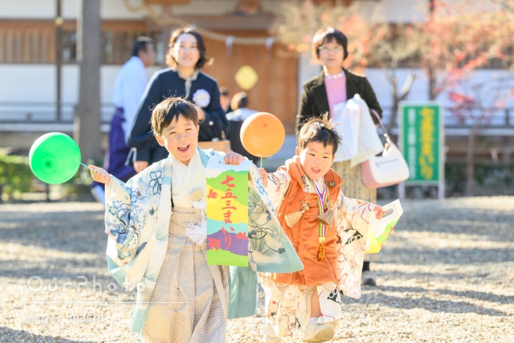 「笑顔の素敵な写真」無邪気さが可愛い！元気いっぱいな兄弟の七五三撮影