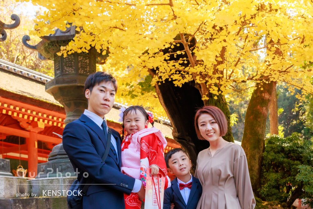 「自然な表情」銀杏に映える美しい和装！リピーター様の七五三の撮影