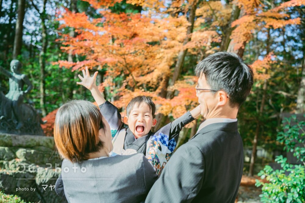 「自然な笑顔を沢山撮って」和装の5歳男の子！神社で紅葉と七五三の撮影
