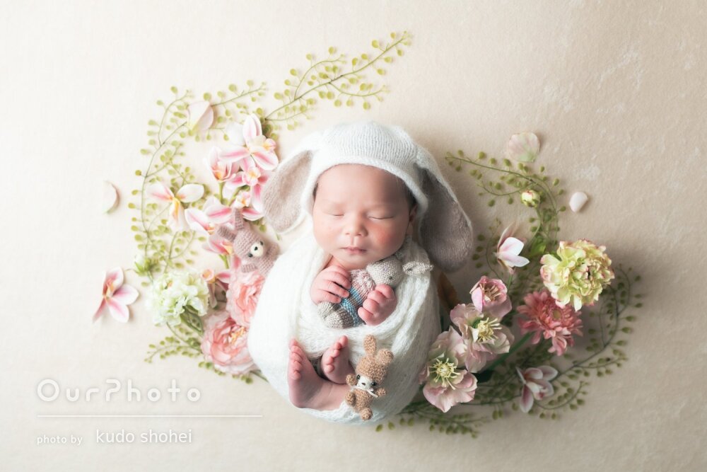 「フォトスタジオで撮ったよう」ご自宅でキレイなニューボーンフォト撮影