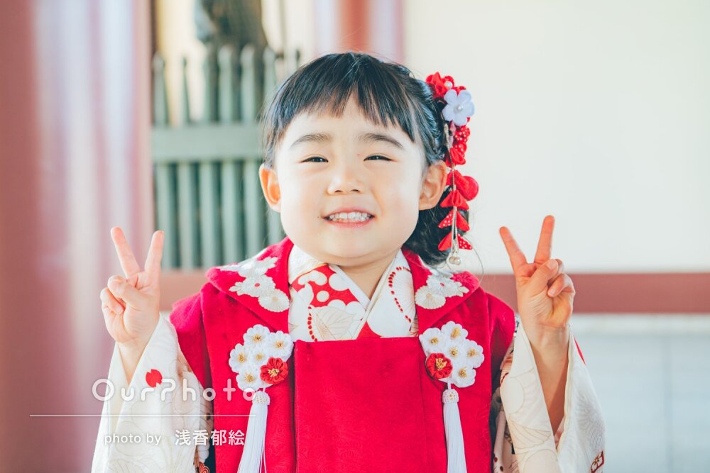 「笑顔の写真がたくさんで見ていて幸せ」赤い被布姿で3歳の七五三の撮影