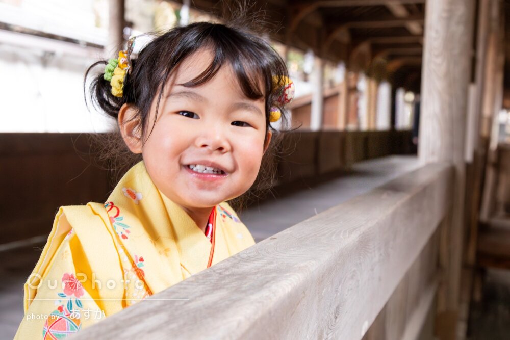 「撮影が進むにつれて楽しそうに」黄色の着物が可愛い女の子の七五三撮影
