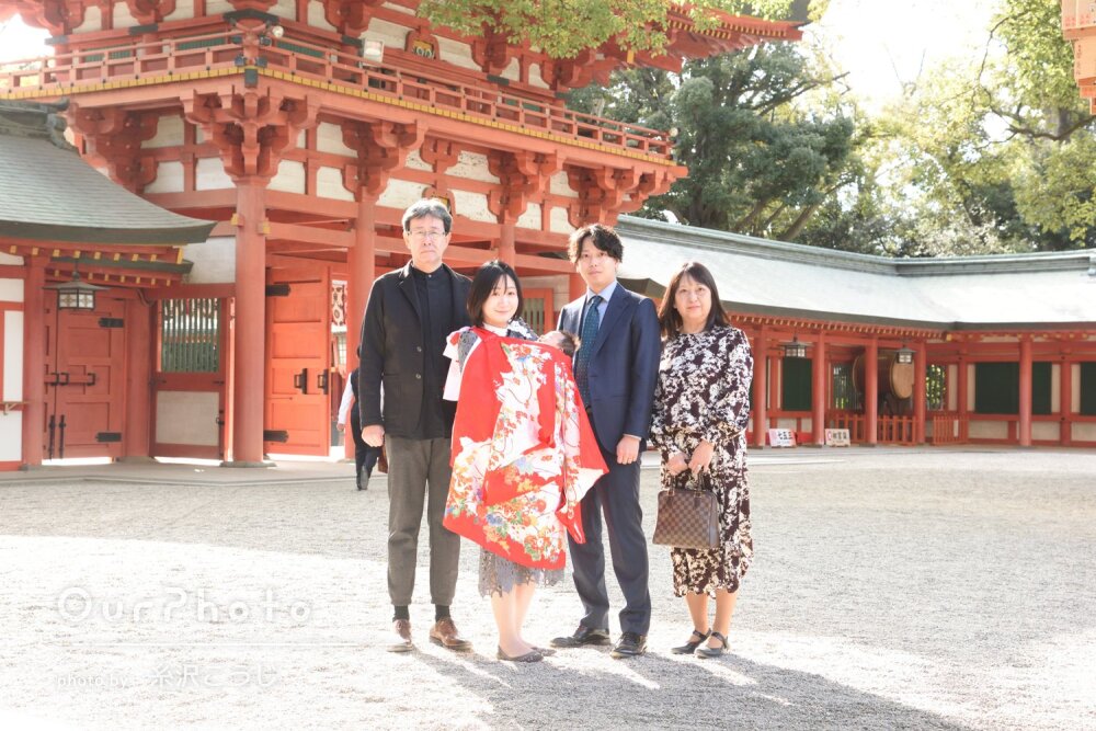 「ご配慮いただき安心」神社で祖父母も一緒に女の子のお宮参りの撮影