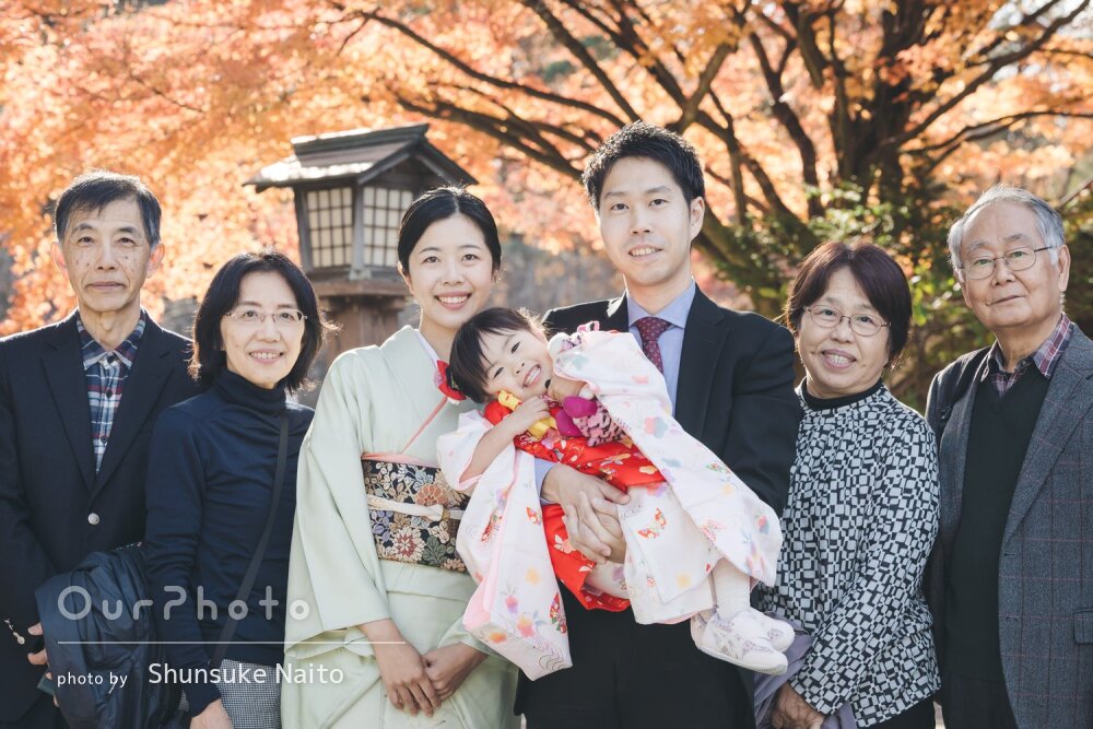 「自然体でいい表情の写真をたくさん」紅葉をバックに3歳七五三の撮影