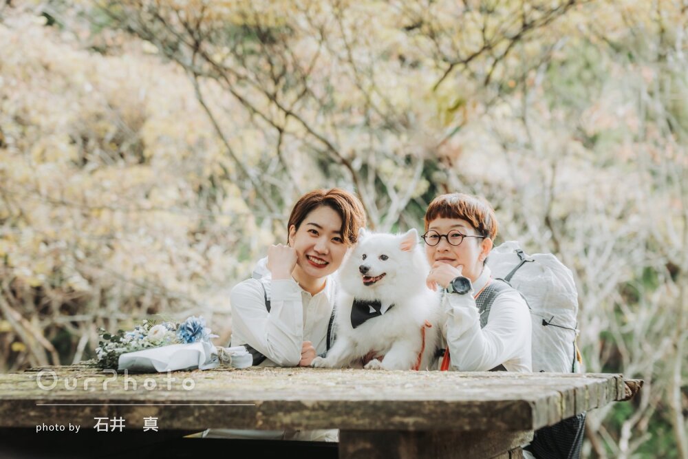 ワンちゃんも一緒に！開放的な景色の中で楽しくウェディングフォトの撮影