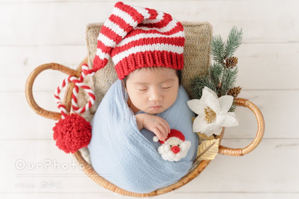「非常に満足」クリスマスカラーで季節を感じるニューボーンフォトの撮影
