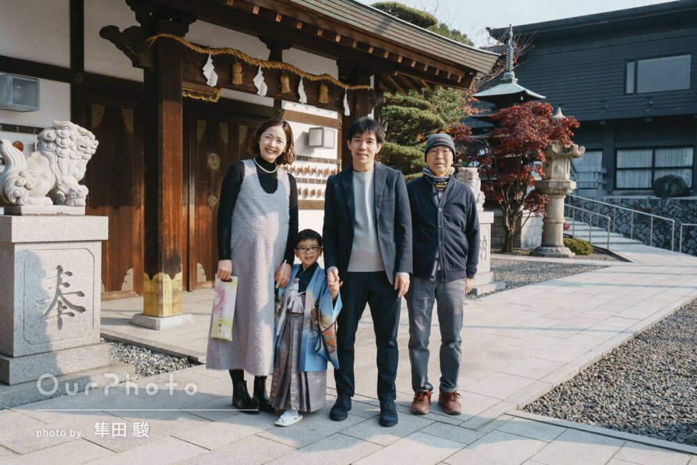 「たくさんの自然な笑顔」ニコニコ可愛らしい男の子の5歳七五三の撮影