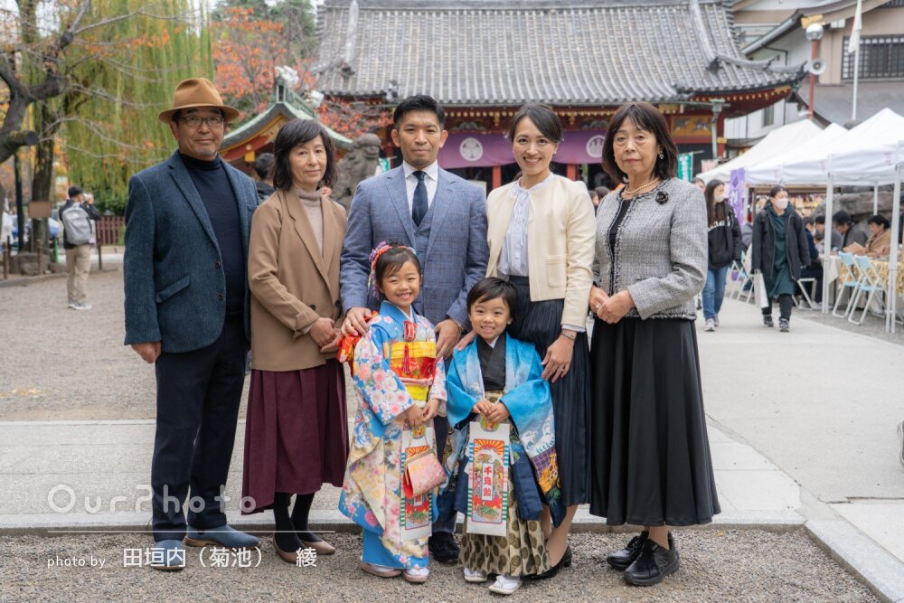 「家族の一生の思い出になる」賑わう境内でなかよし姉弟の七五三の撮影