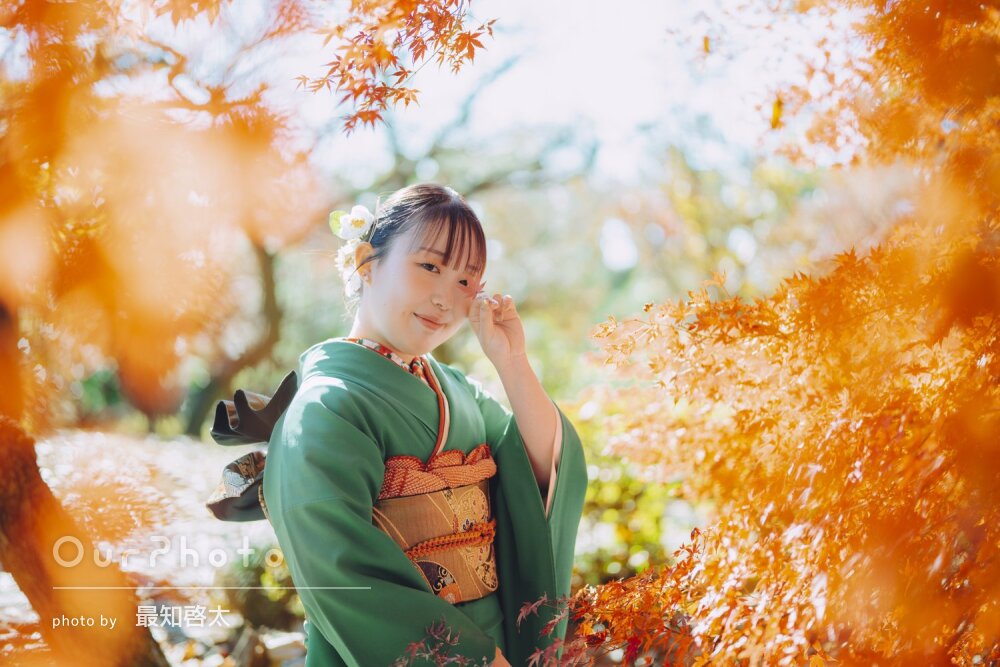 「こんなに素敵な写真を」紅葉に緑の振り袖姿が美しく映える成人式の撮影
