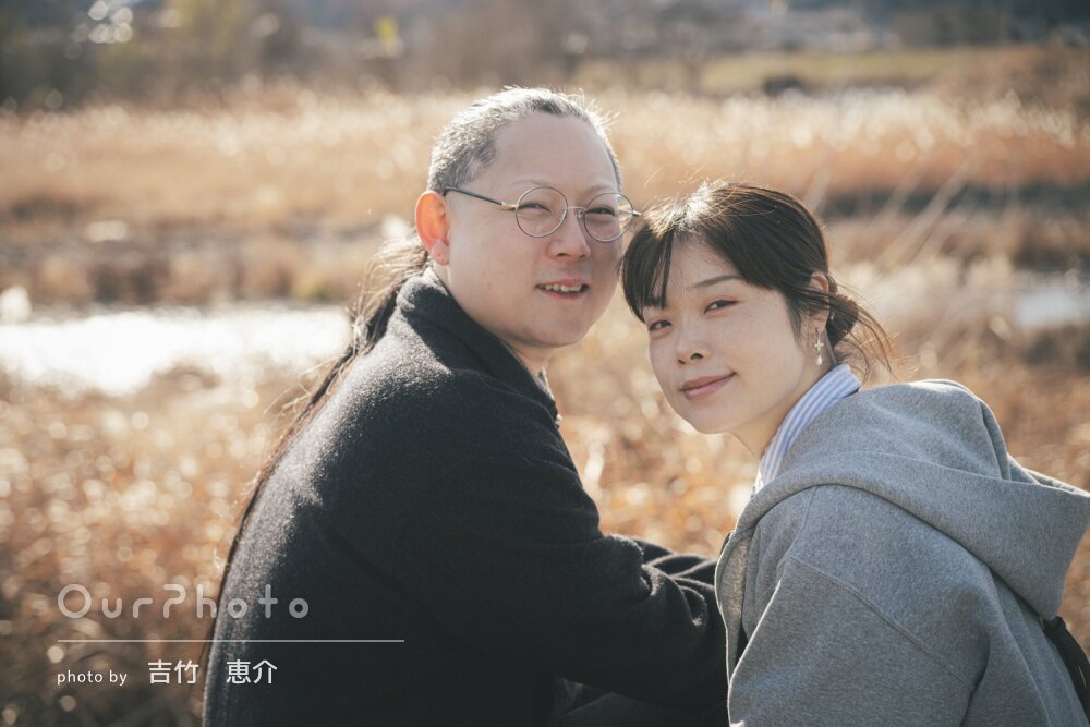 「自然な表情や距離感を大切に」仲良し夫婦の温かなカップルフォトの撮影