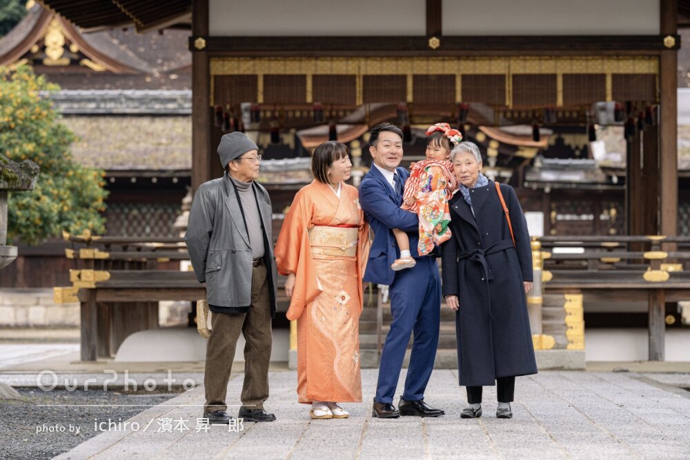 「暖かい光の写真に」華やかな着物と髪飾りが可愛らしい！七五三の撮影