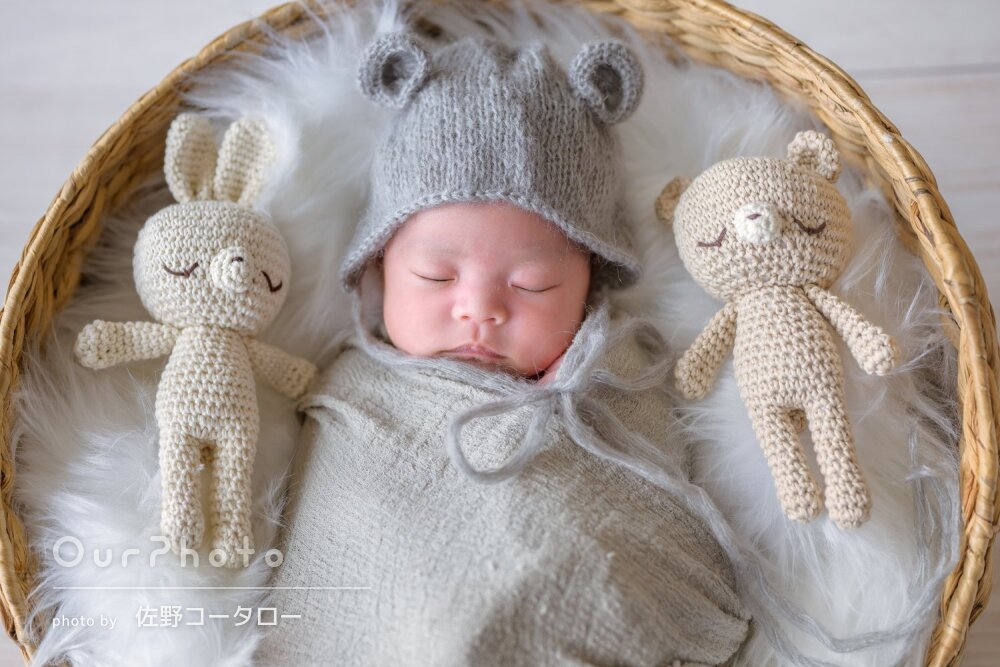 「自然な表情のステキな写真」淡い色合いで上品なニューボーンフォト撮影