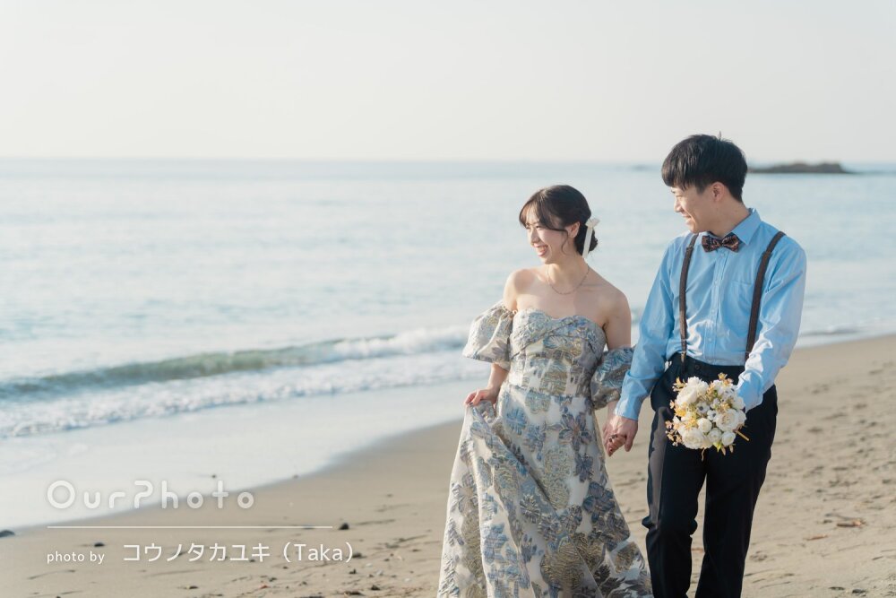 「期待以上の写真をたくさん」海辺で夕日を背にウェディングフォトの撮影