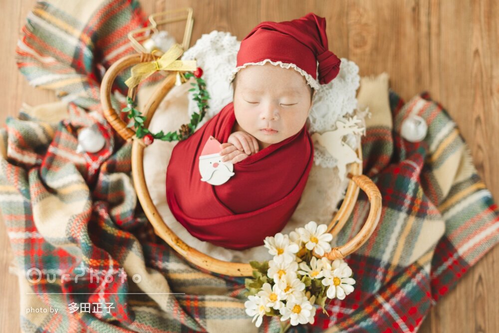 「とても楽しい時間」可愛らしいサンタさんのニューボーンフォト撮影