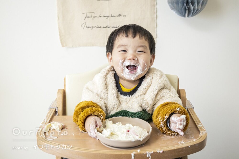 「とても雰囲気のあるおしゃれな」幸せな笑顔で1歳バースデーフォト撮影