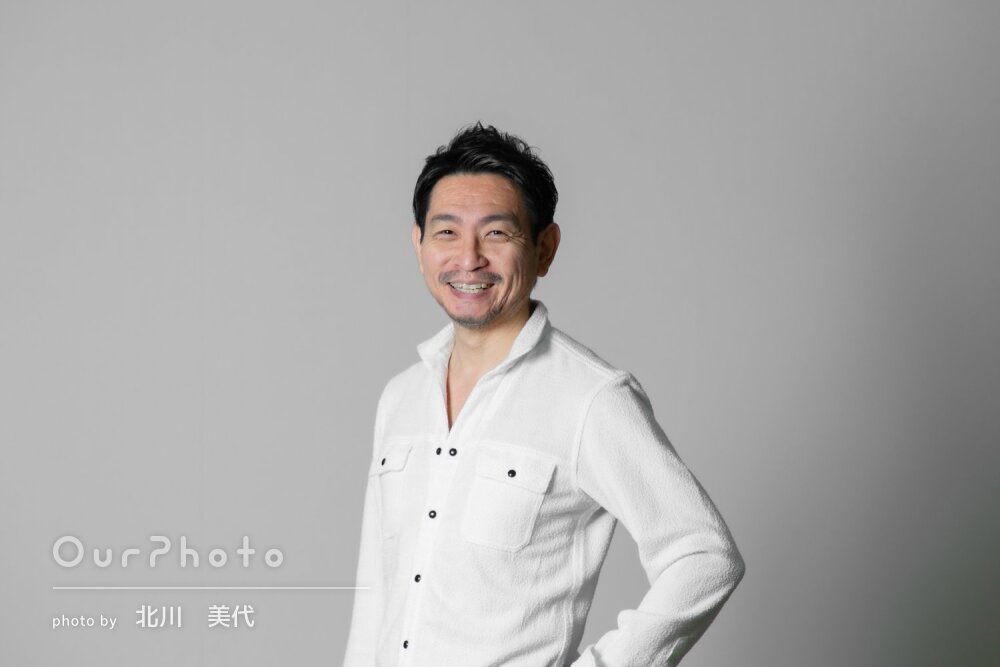 「こちらの要望にも真摯に対応」素敵な笑顔で男性プロフィール写真の撮影