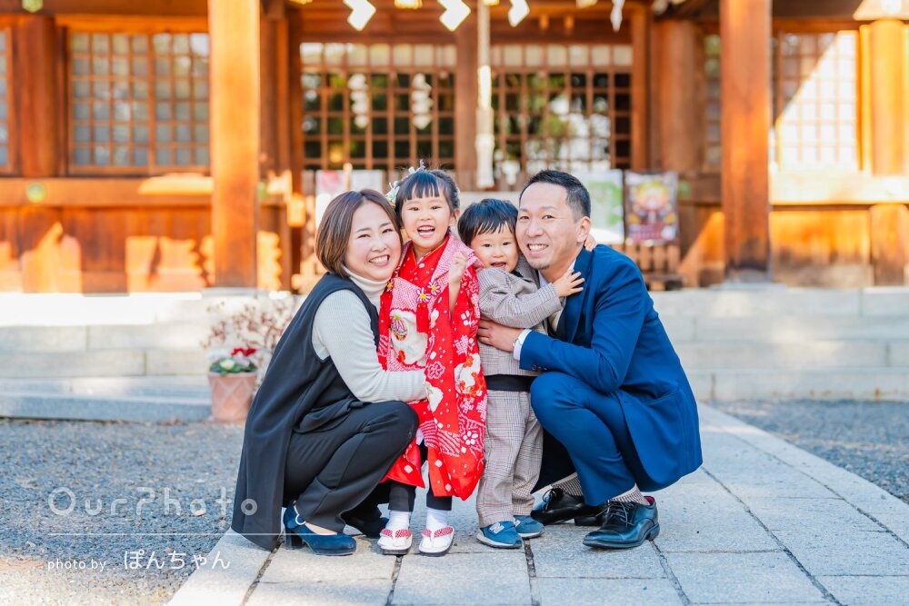 「素敵な写真たくさん」弾ける笑顔！赤い晴れ着が境内に映える七五三撮影